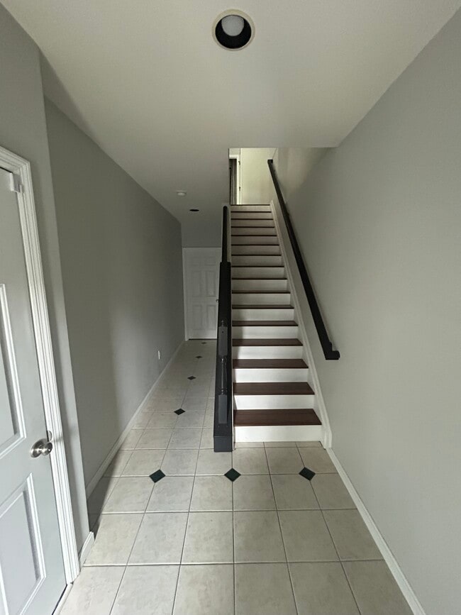 560 Empress Ave