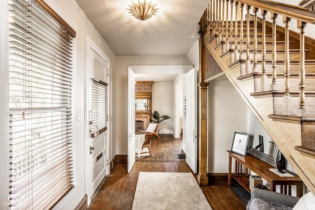 Photo - 434 E New York St