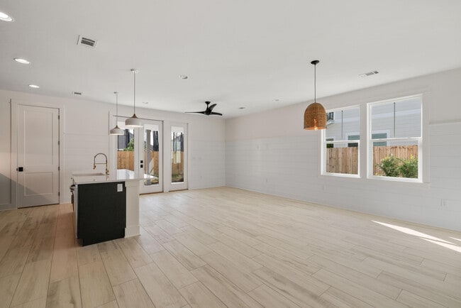 Photo - 94 Woodshire Dr