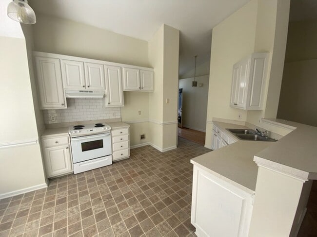 Photo - 4810 Heritage Woods Ct