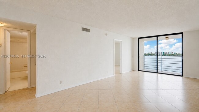 Photo - 114 Lake Emerald Dr Unit 409