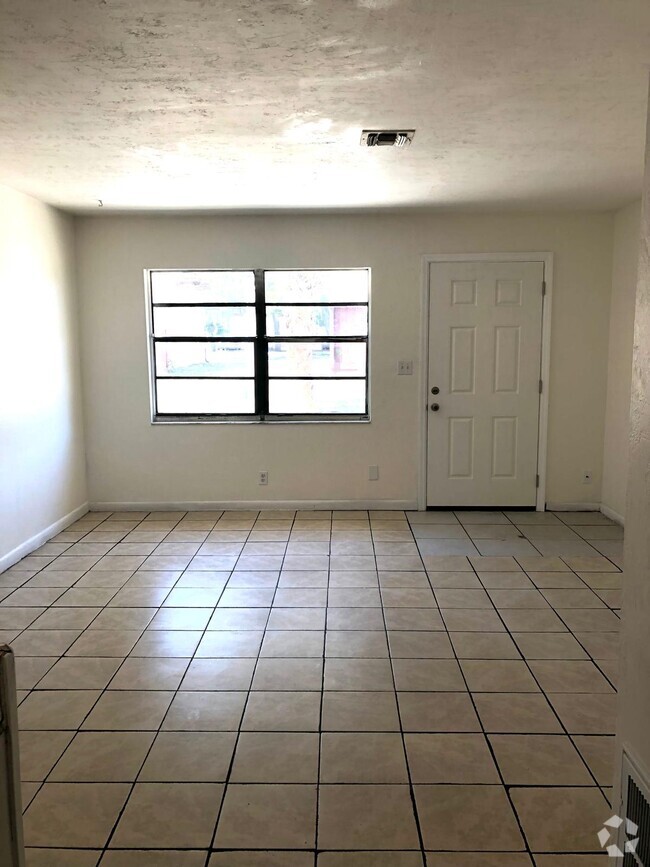 Building Photo - 27 NW 21st Pl Unit 29 Rental