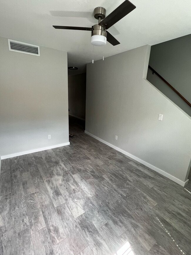 12717 W Amy Dr
