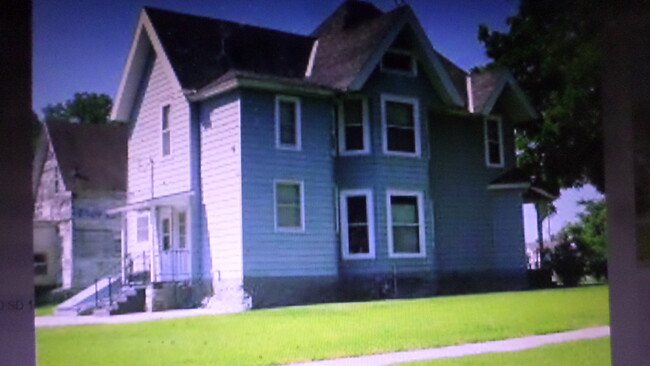 Building Photo - 906 N Grand Ave Rental