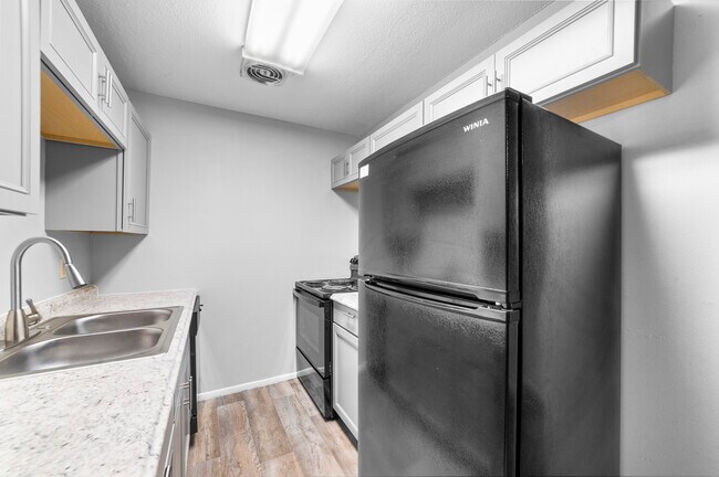 Kitchen Area - Overlook 380 Apartments