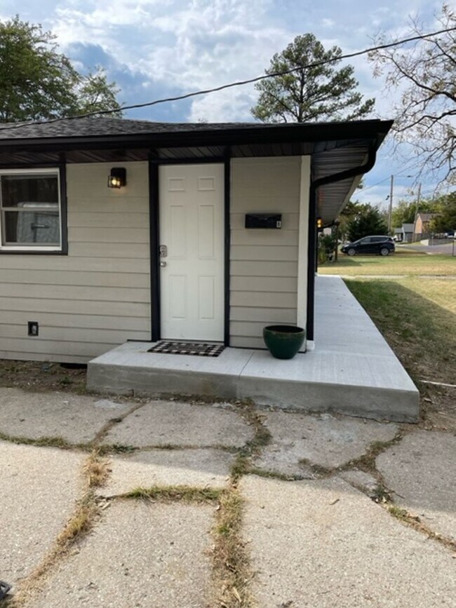 Photo - 1906 Gordon St Unit B