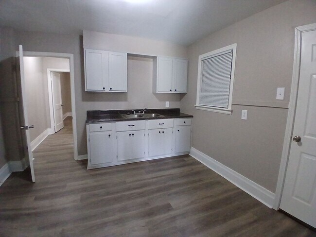 Photo - Updated 2 bedroom 1 bath duplex - 1/2 Off ...