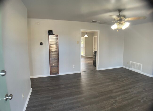 Living room from front door. - 1442 Parnell Ave