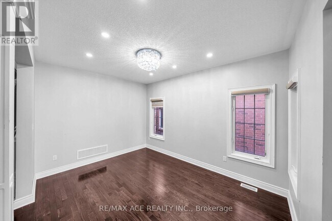 Photo - 1337 Woodstream Ave