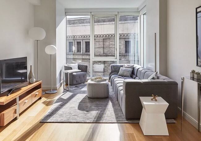 Photo - 600 W 57th St Unit 5