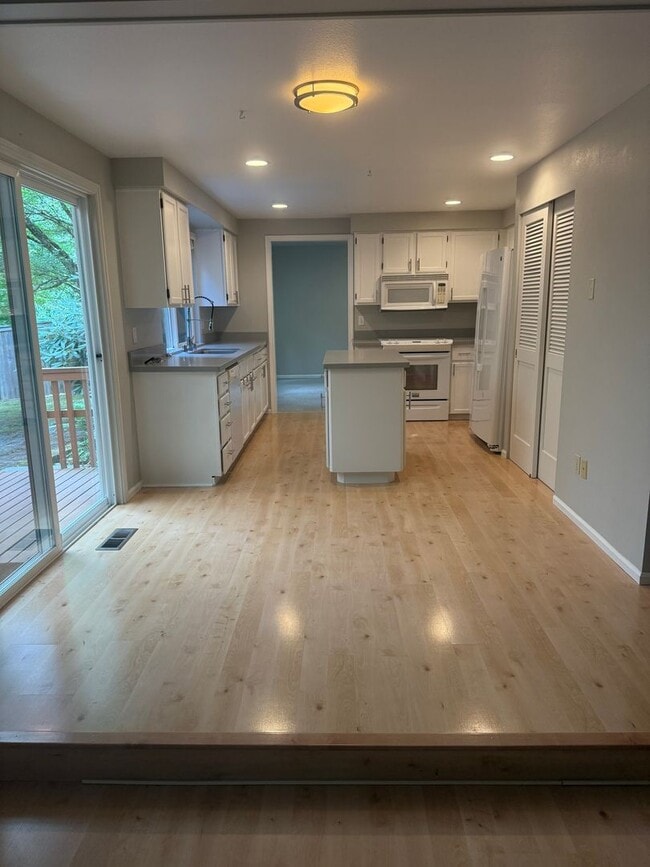 Photo - $3900.00 3 Bedroom 2.5 Bath Modern Style Home in Kirkland