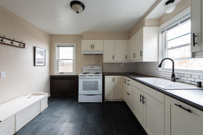 Photo - 209 Kedzie St Unit Apartment #1