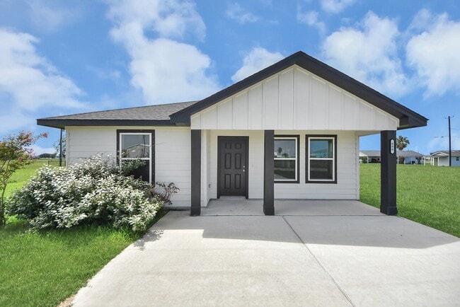 688 Swallow Dr