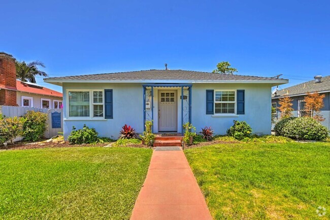 Building Photo - ***Charming 2 bed / 1 bath House in the He...