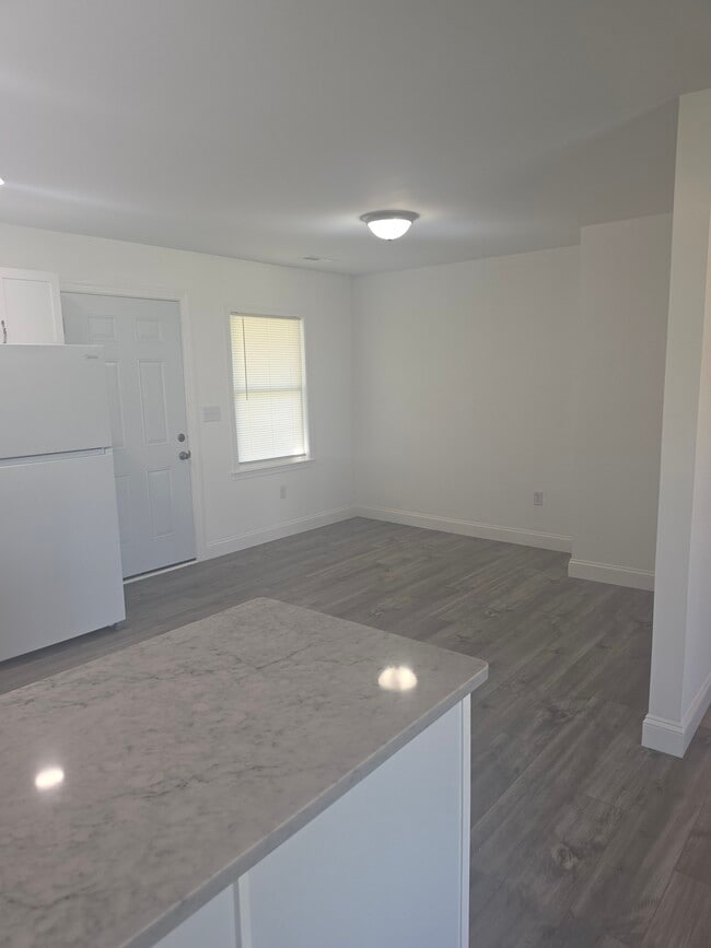 Photo - 745 River Rd