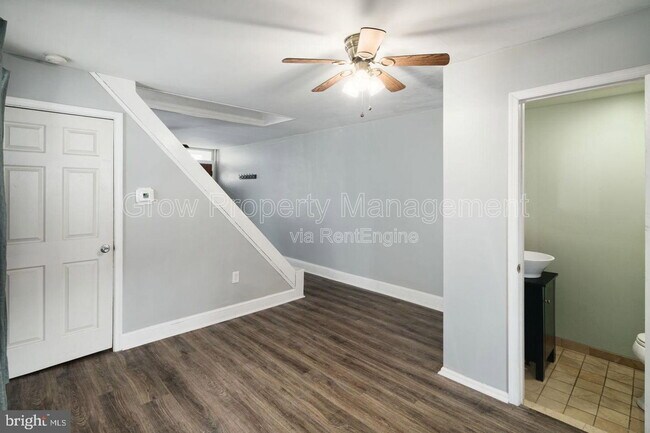 Photo - 4714 Fowler St