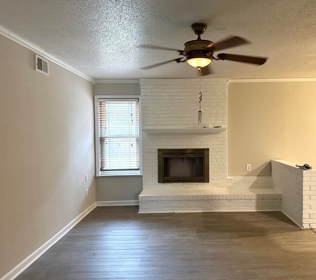 Photo - 2745 Satellite St