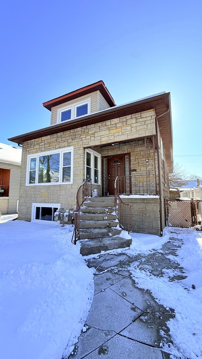 Building Photo - 4849 W Eddy St