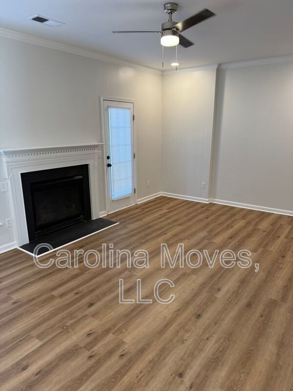 Photo - 230 Spring Crossing Cir