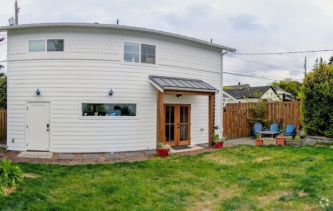 Building Photo - 3240 29th Ave W Rental