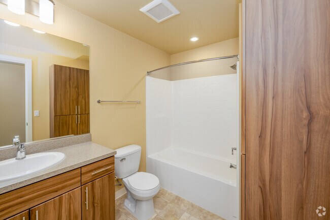 1BR, 1BA - 689SF - Bathroom