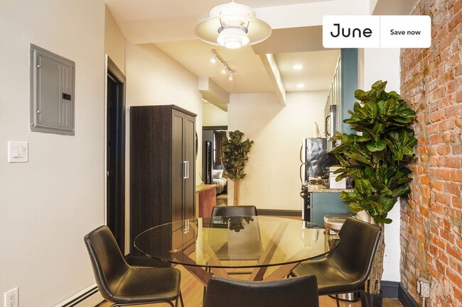 Photo - 356 W 39th St