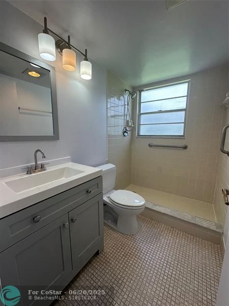 Photo - 103 Fanshaw C