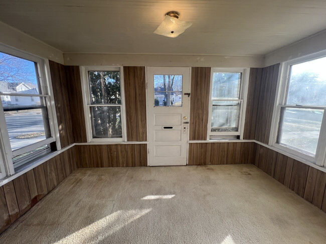 Photo - 2041 Charles St