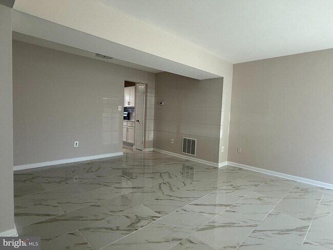 Photo - 3875 Bradwater St