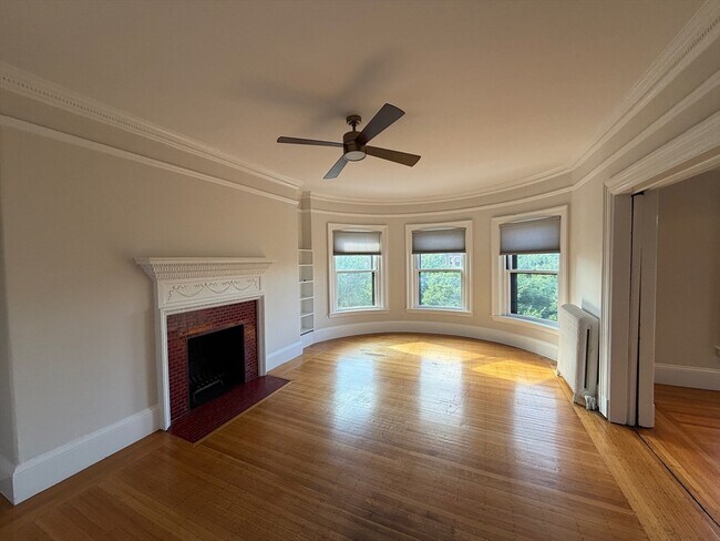 Building Photo - 186 Commonwealth Ave Unit 63