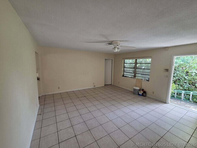 Photo - 207 SE 7th St