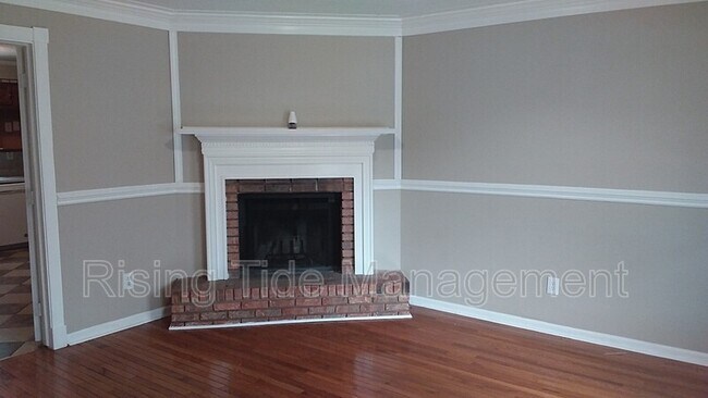 Photo - 422 Buckingham Cir