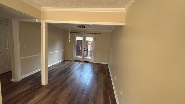 Photo - 5011 Meadow Ln