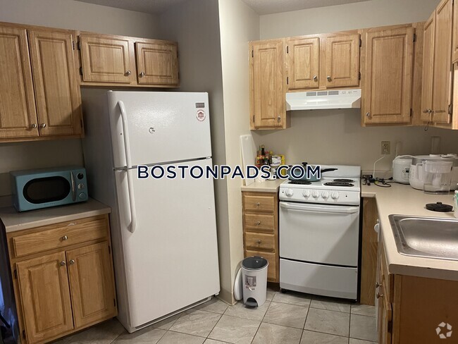 Building Photo - 1126 Boylston St Unit 407 Rental