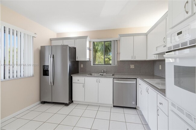 Photo - 16252 Laurel Dr Unidad 201