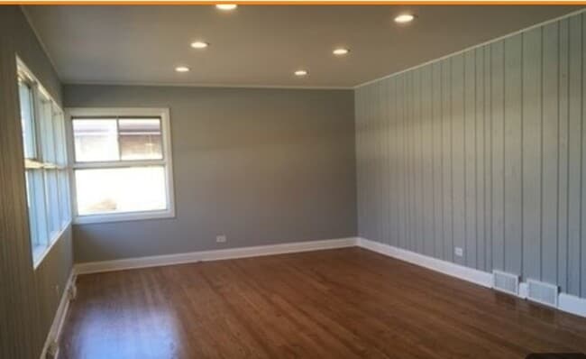 Photo - 7425 Lake St