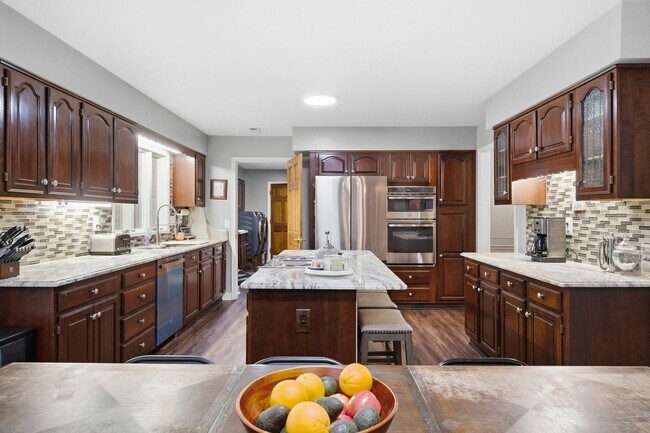 Photo - 1126 Somerset Ln
