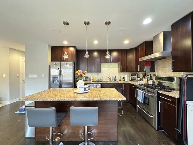 Photo - 907 N Damen Ave Unit 103