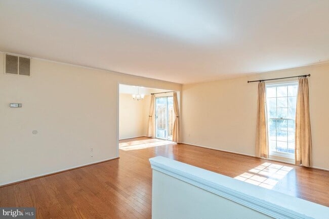 Photo - 39 Triple Crown Ct