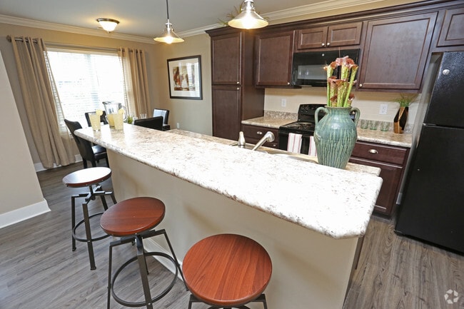 2BR, 2BA - 1,105 SF - Kitchen