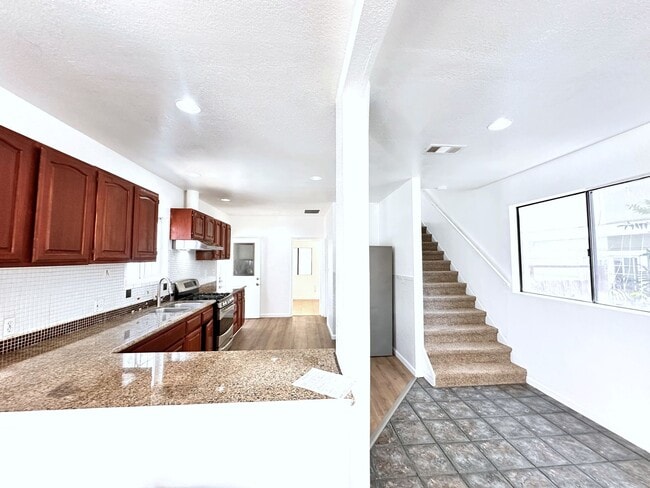 Photo - LARGE 4 BEDS 2 FULL BATHS HOUSE FOR RENT!