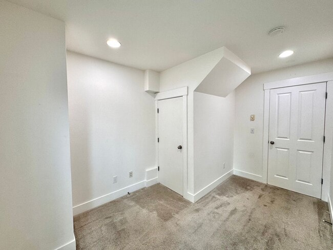 Photo - 750 N 92nd St