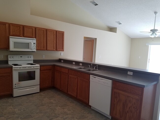 Photo - 3-Bedroom, 2-Bathroom Home in Kissimmee **...