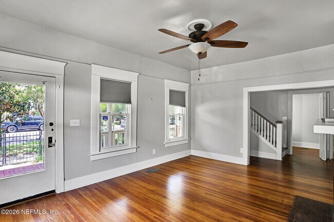 Photo - 424 E 6th St