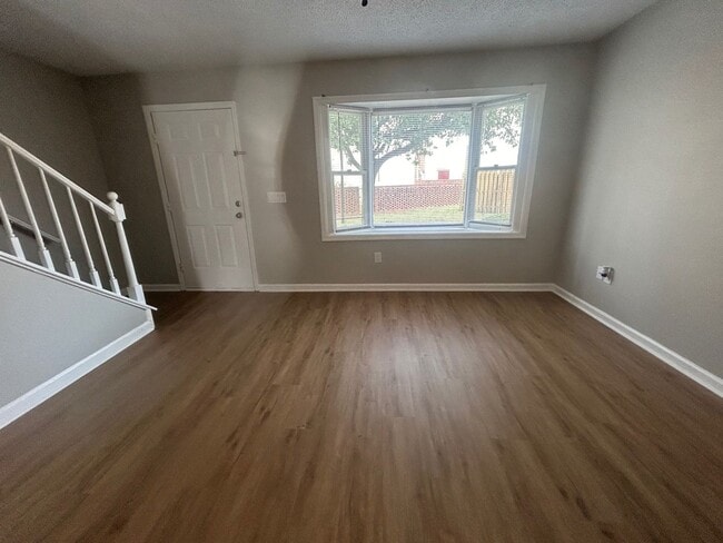 Photo - 940 Glenn St