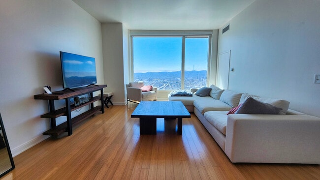 Building Photo - 425 1st St Unit 4305 Rental