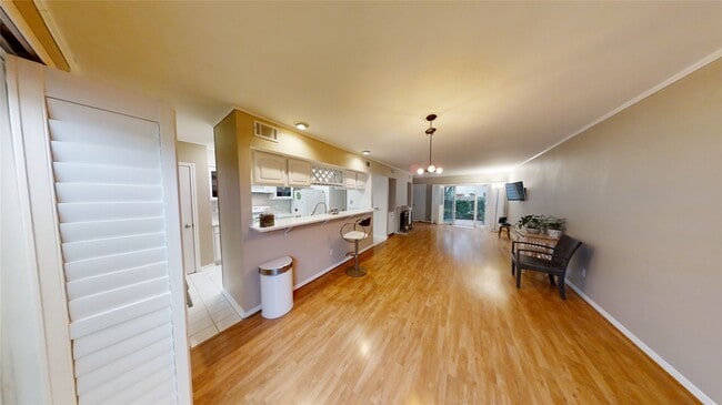 Photo - 1970 Augusta Dr