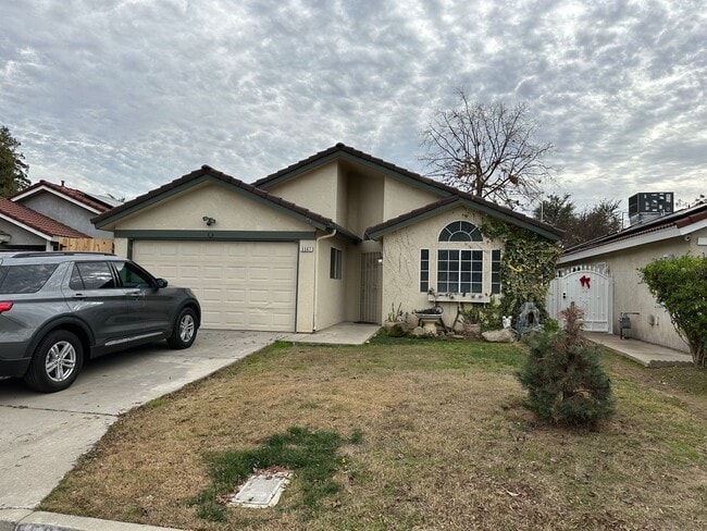 Building Photo - Available Soon! Rental