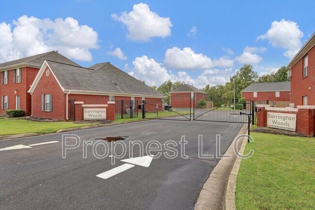 Photo - 840 Barrington Woods Cove