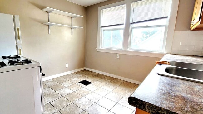 Photo - 202 E Seventh St Unit 202  1-2